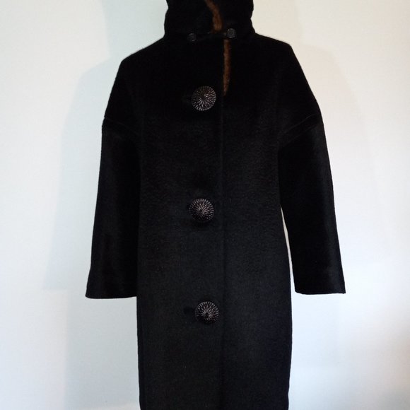 Vintage 1960s black A-line wool coat, three large buttons, faux fur collar - Picture 3 of 16